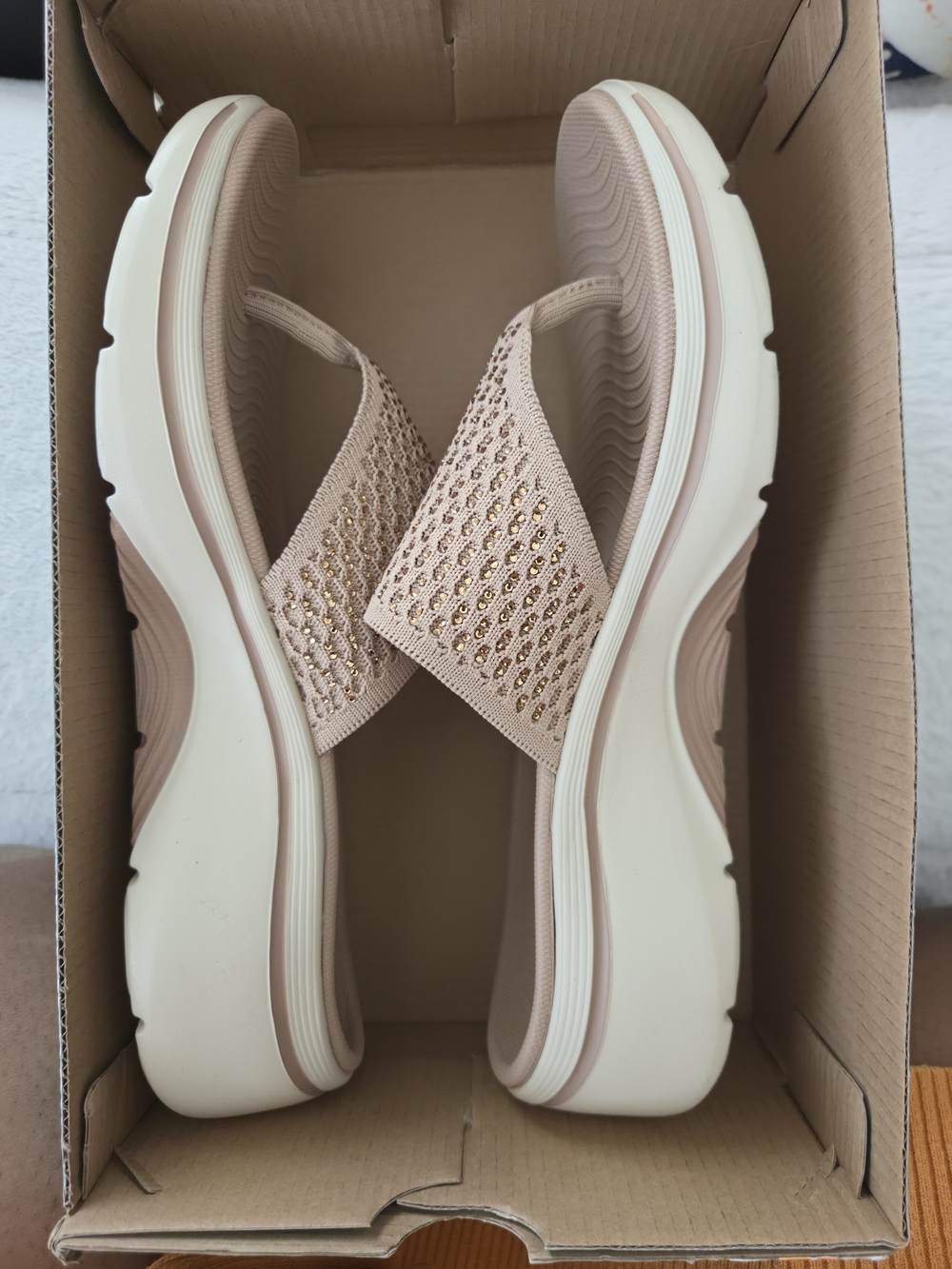 Martha Stewart GO WALK Arch Fit 2.0 Skechers Sandals Size 9 Taupe NEW in box